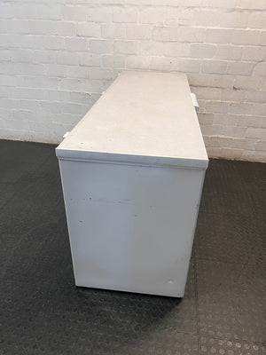 KIC 600L Large White Chest Freezer — Unit Not Reaching Freezing Temperature; Cosmetic Scuffs – top view
