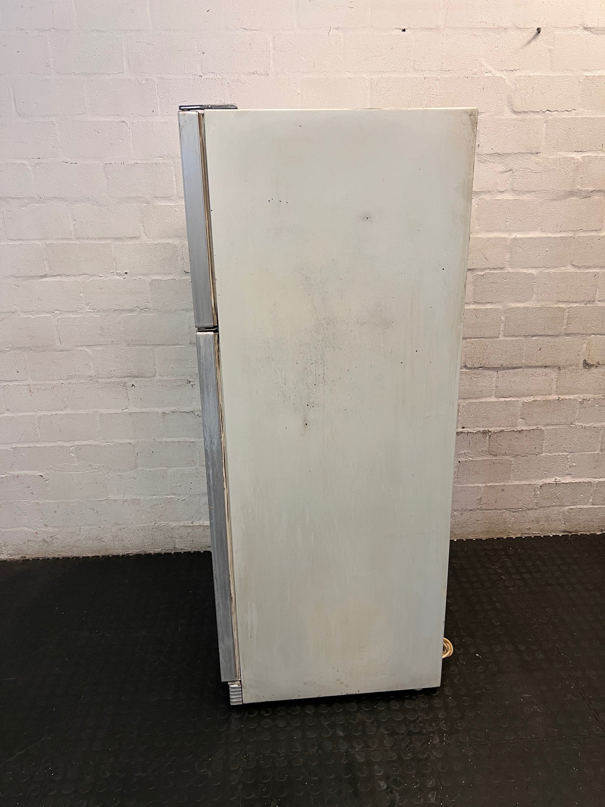 Imperial Retro Beige Mottled Fridge Freezer — Working with Loud Compressor Noise – condition detail