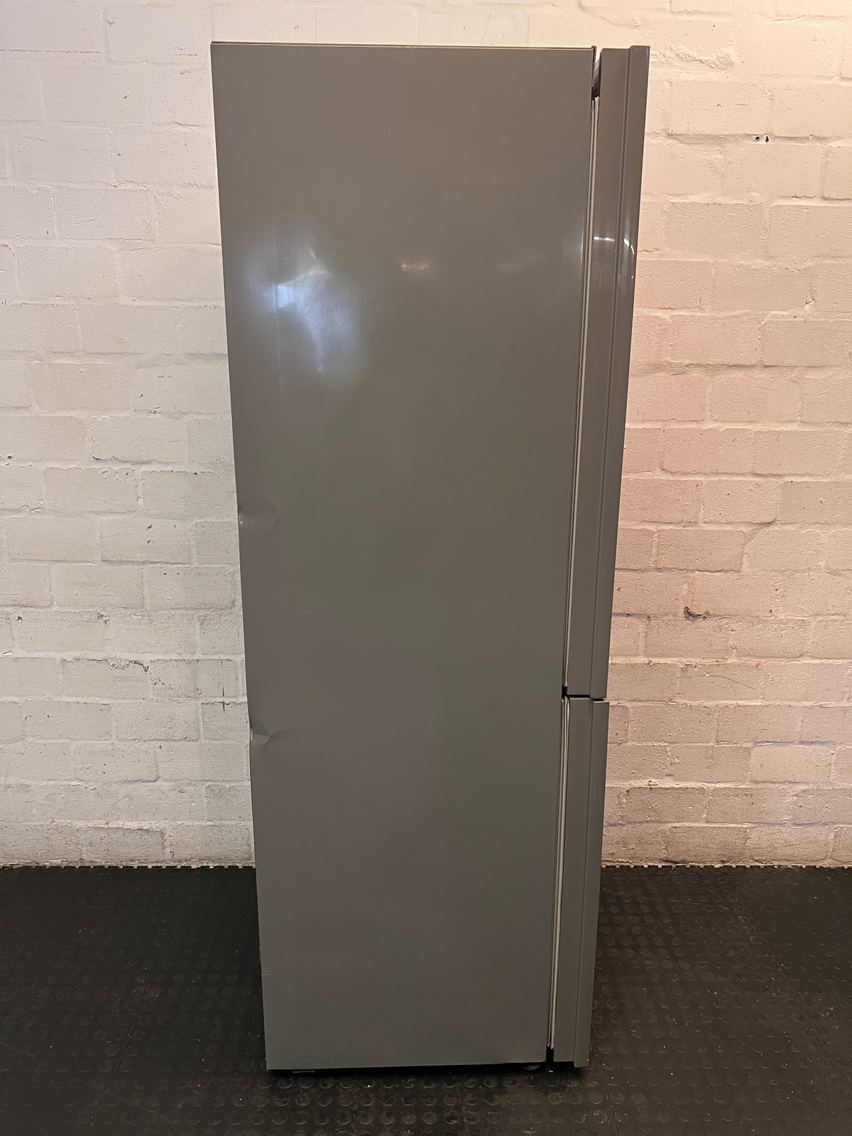 Red Hisense Glass Front Fridge-Freezer — Working Well with Cracked Freezer Drawer – condition detail