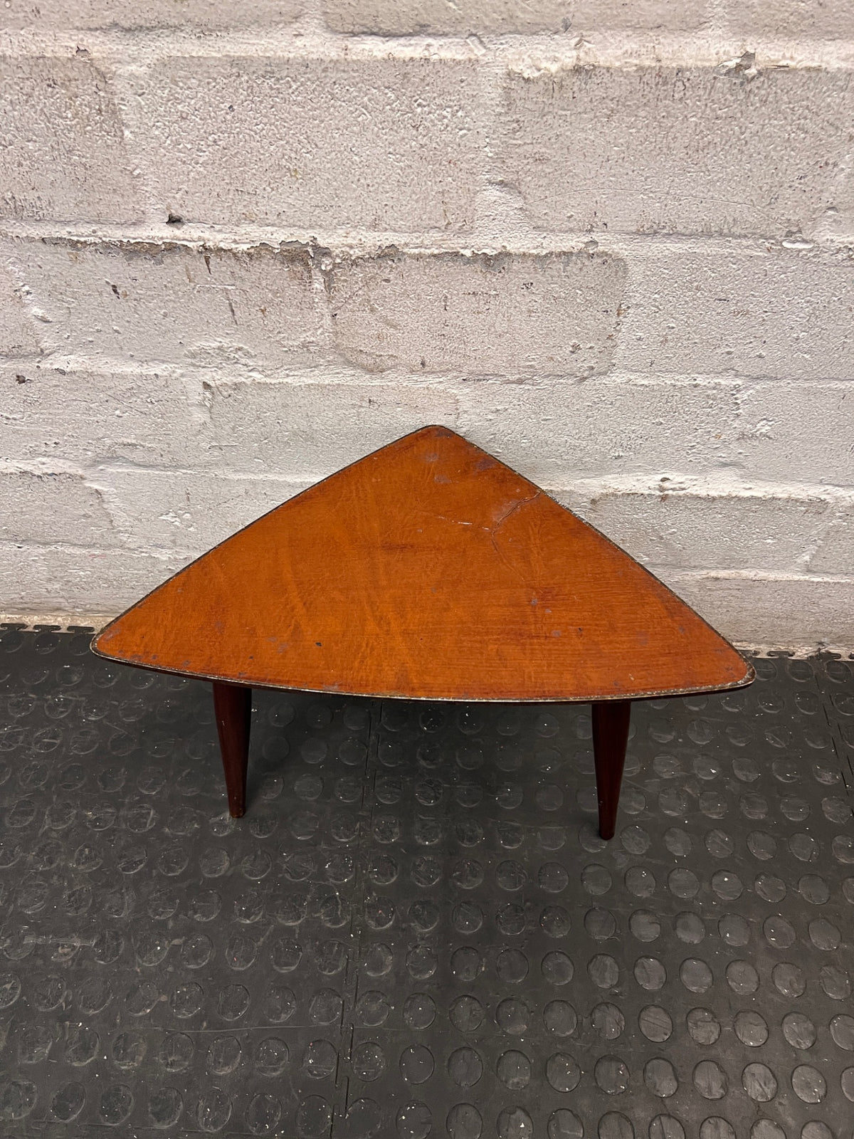 Triangular Wooden Side Table with Tapered Legs – condition detail