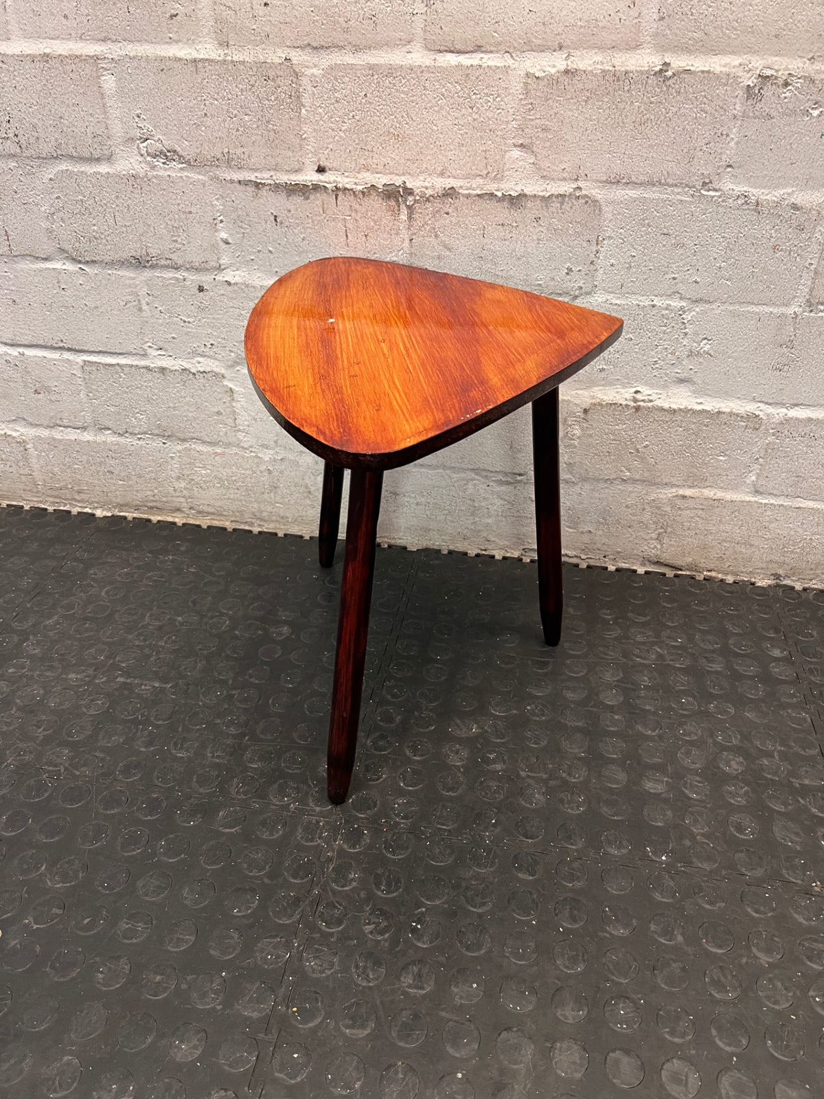 Triangular Timber Side Table with Tapered Legs – condition detail
