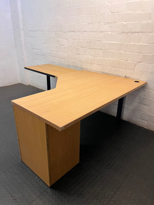 L-Shaped Office Desk in Light Oak Finish – condition detail