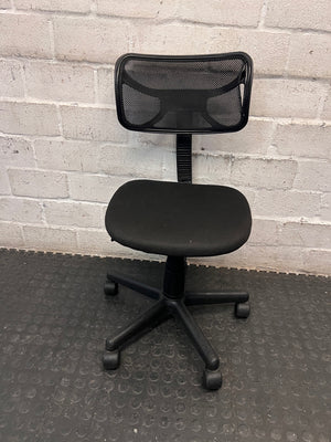 Black Mesh Back Swivel Office Chair – main front view