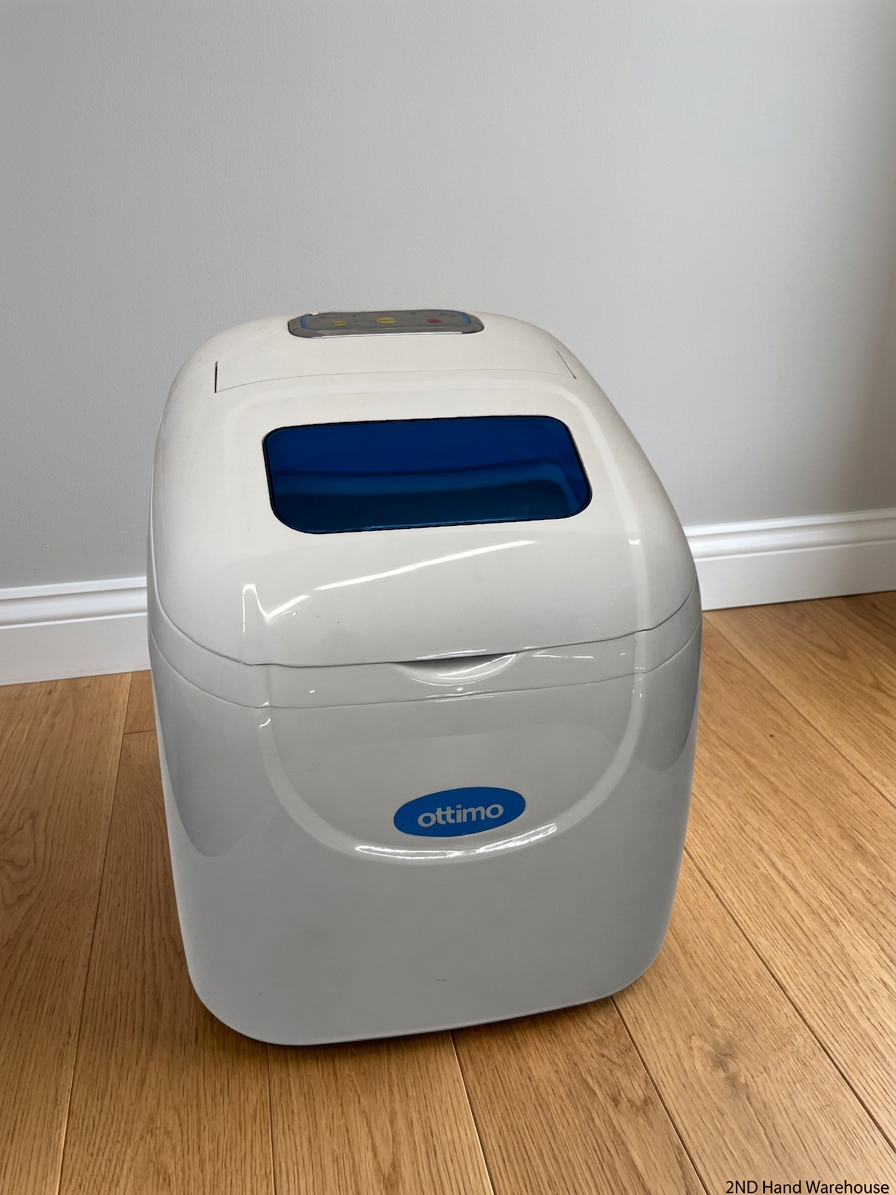 Ottimo White Countertop Ice Maker — Good Working Order – styled product image