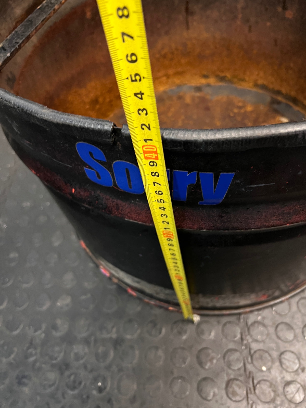 Upcycled Metal Oil Drum Chair – depth measurement