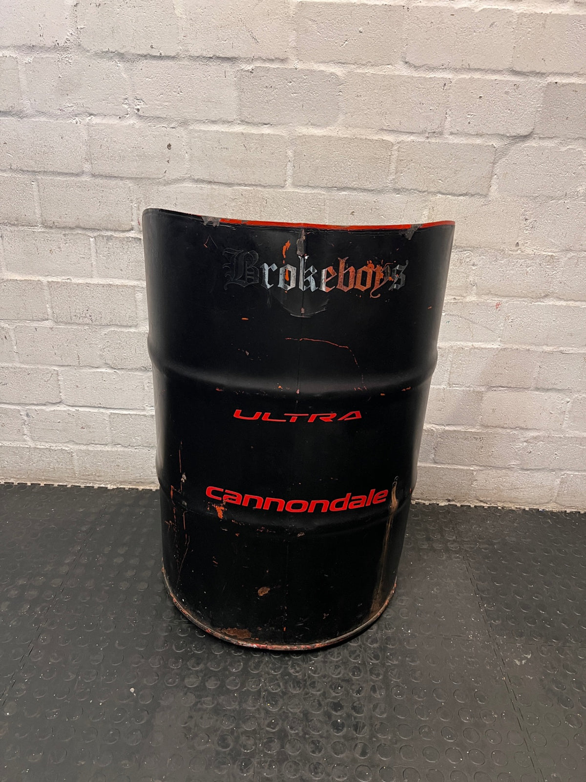 Upcycled Metal Oil Drum Cannondale Chair – condition detail