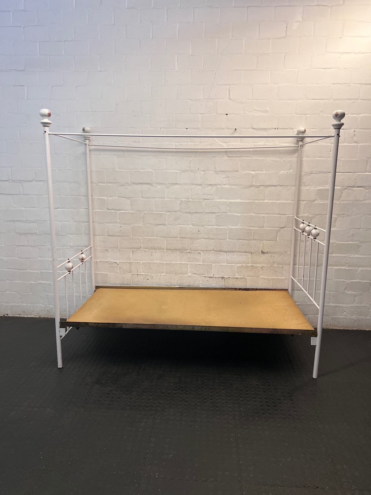 Three Quarter White Metal Four Poster Bed Frame — Well Used Condition – condition detail