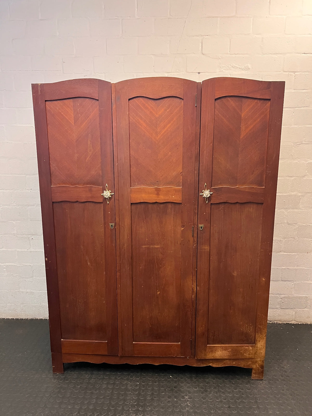 Three-Door Arched Wooden Wardrobe with Chevron Detail – main front view