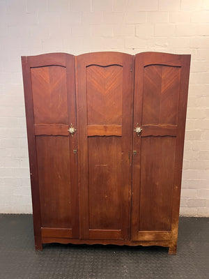 Three-Door Arched Wooden Wardrobe with Chevron Detail – main front view
