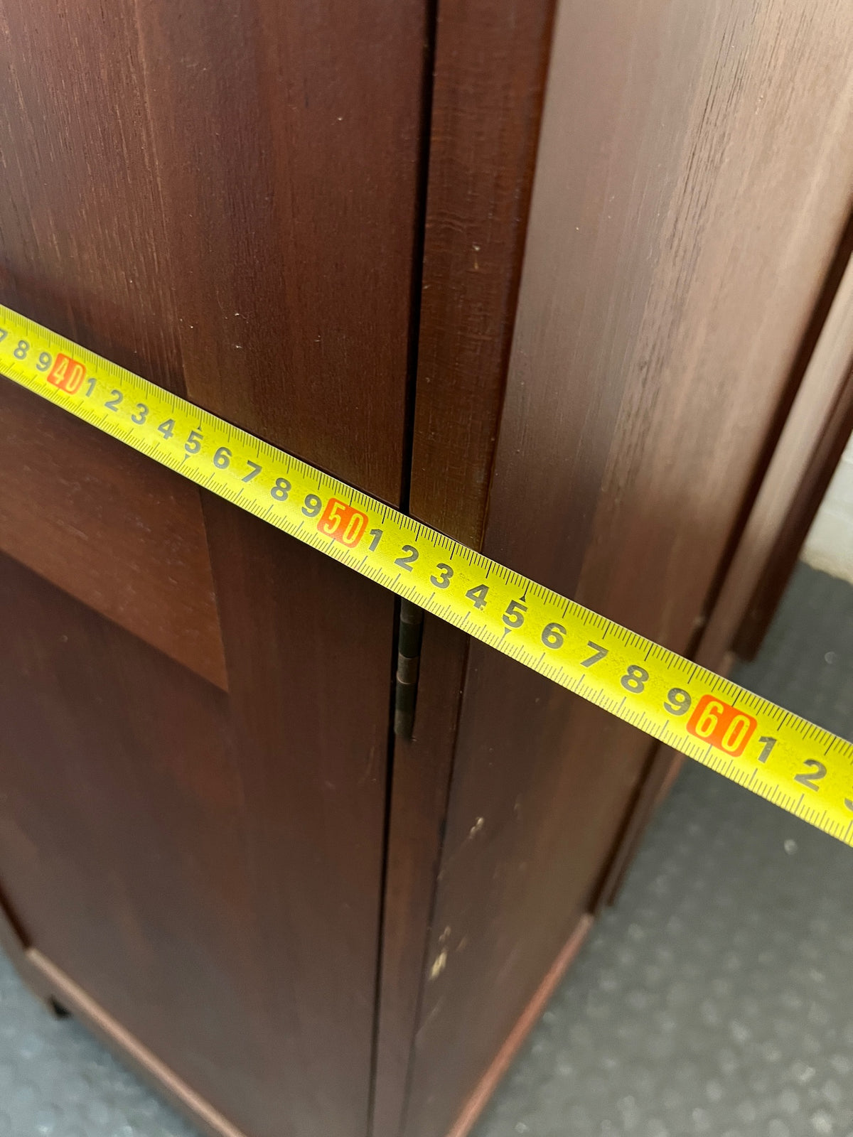 Three-Door Arched Wooden Wardrobe with Chevron Detail – width measurement