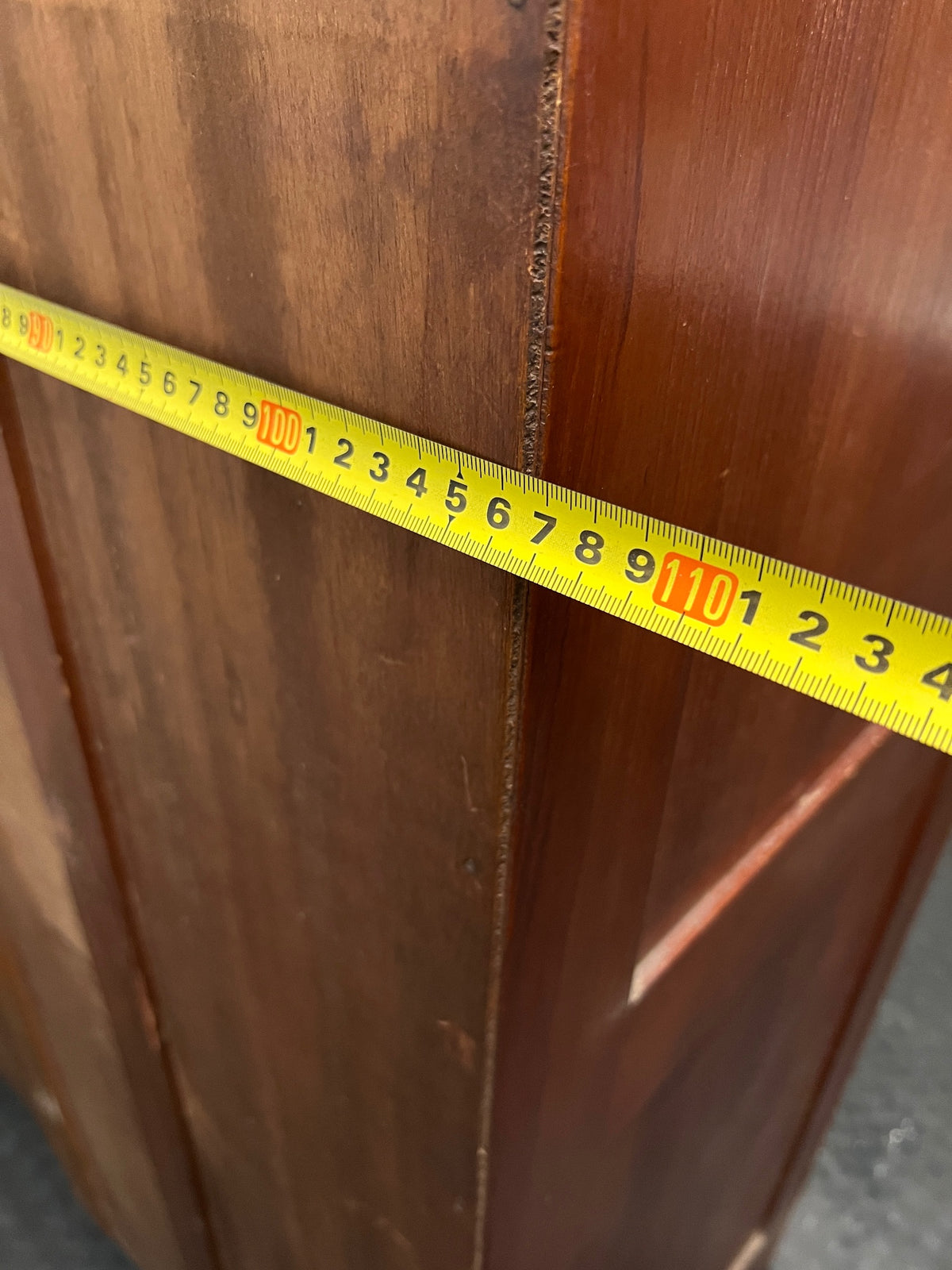 Vintage-Style Double Door Wooden Wardrobe – width measurement
