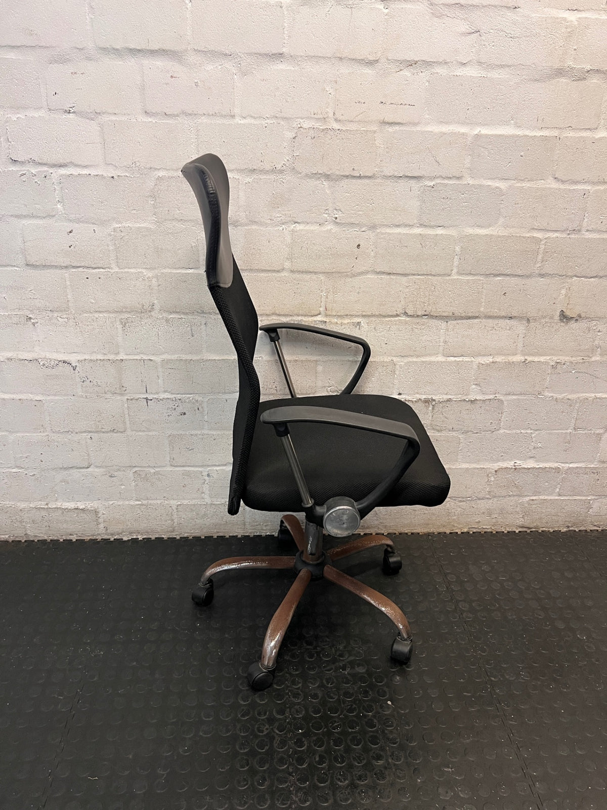 Ergonomic High Back Mesh Office Chair – side view