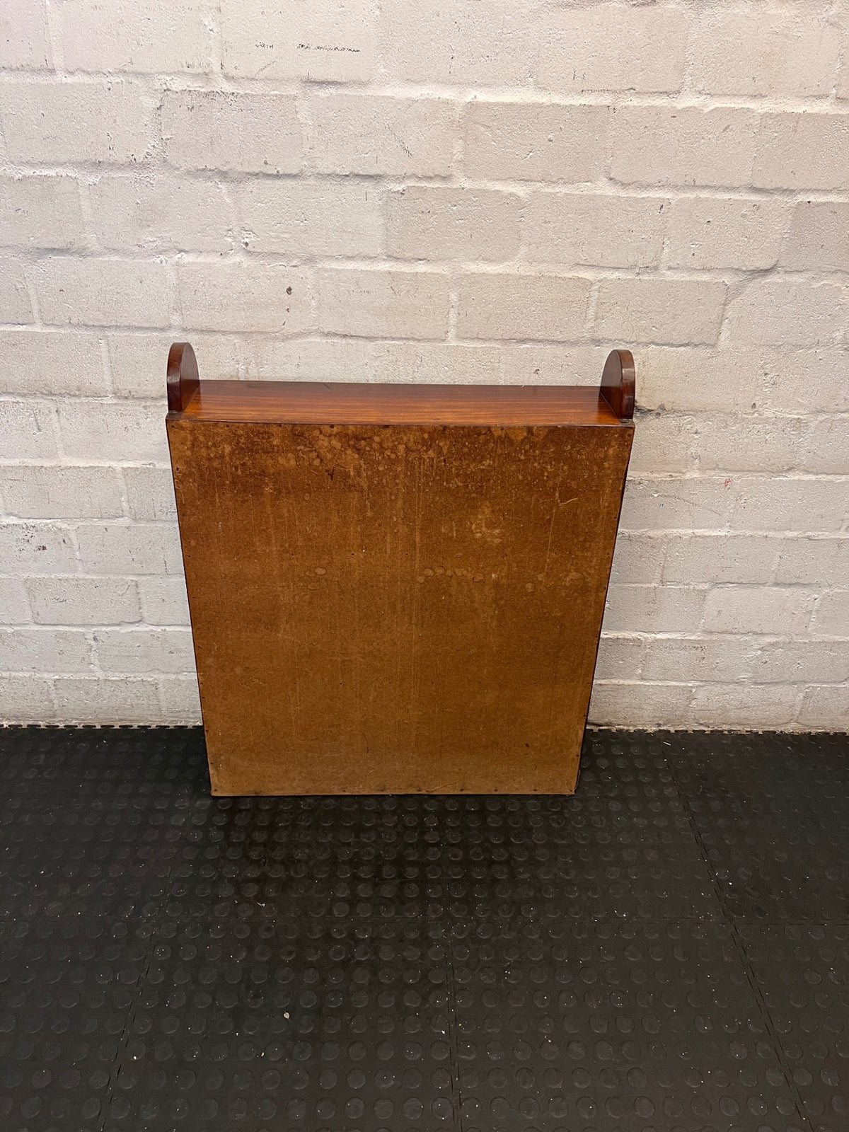 Wooden Bookshelf with Scalloped Detail – condition detail