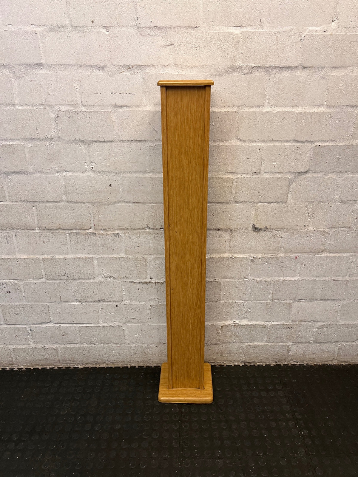 Slim Oak Finished CD Organiser Tower — Clean and Tidy Condition – condition detail