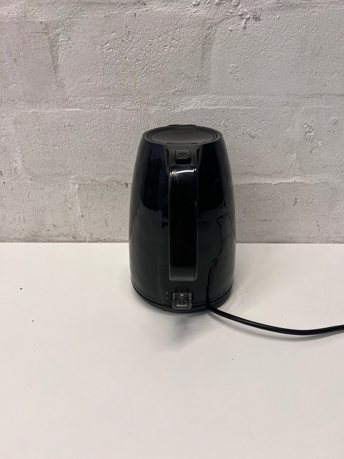 Defy Gloss Black Electric Kettle — Working with Heavy Surface Wear – condition detail