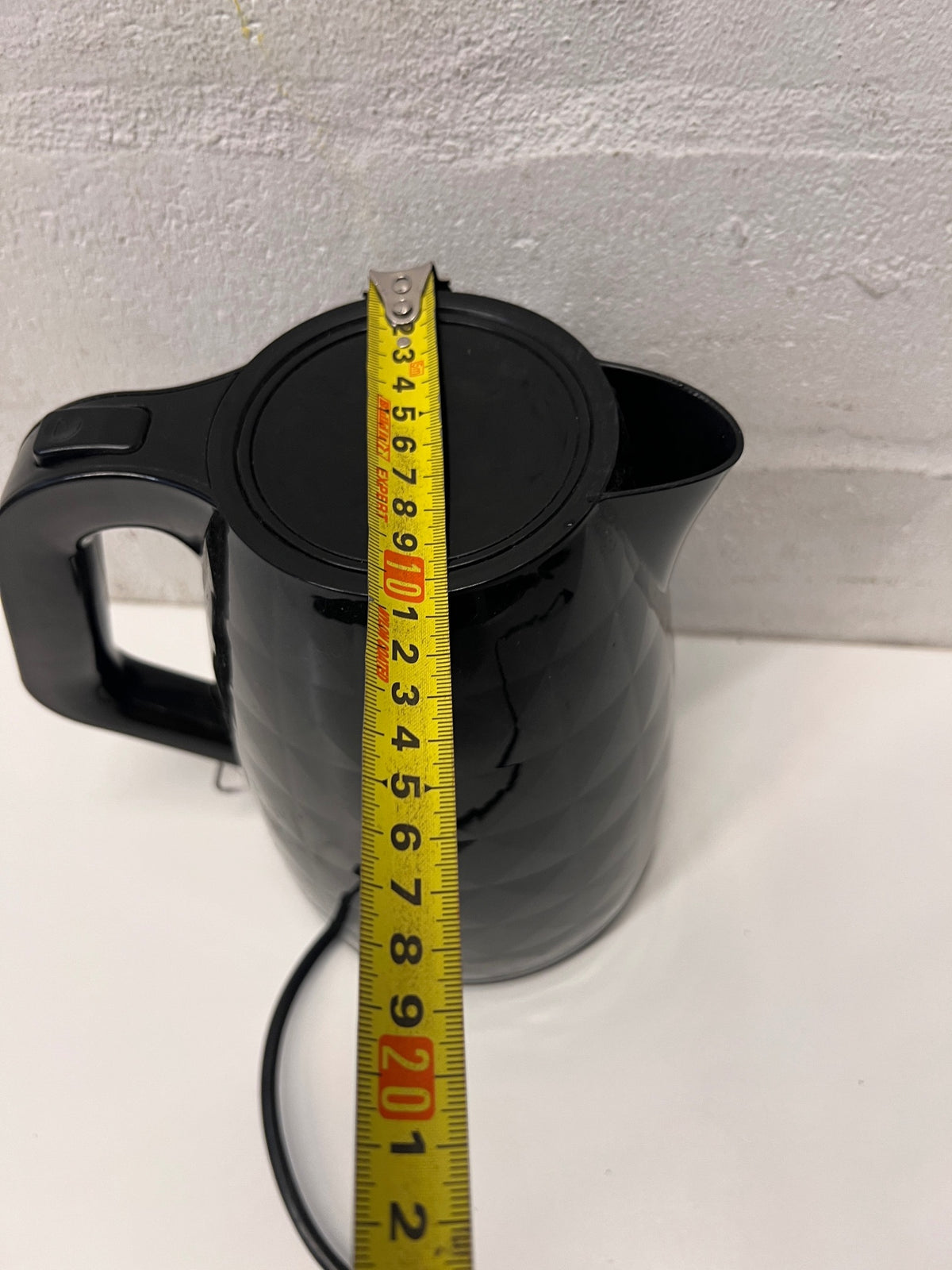 Defy Gloss Black Electric Kettle — Working with Heavy Surface Wear – depth measurement
