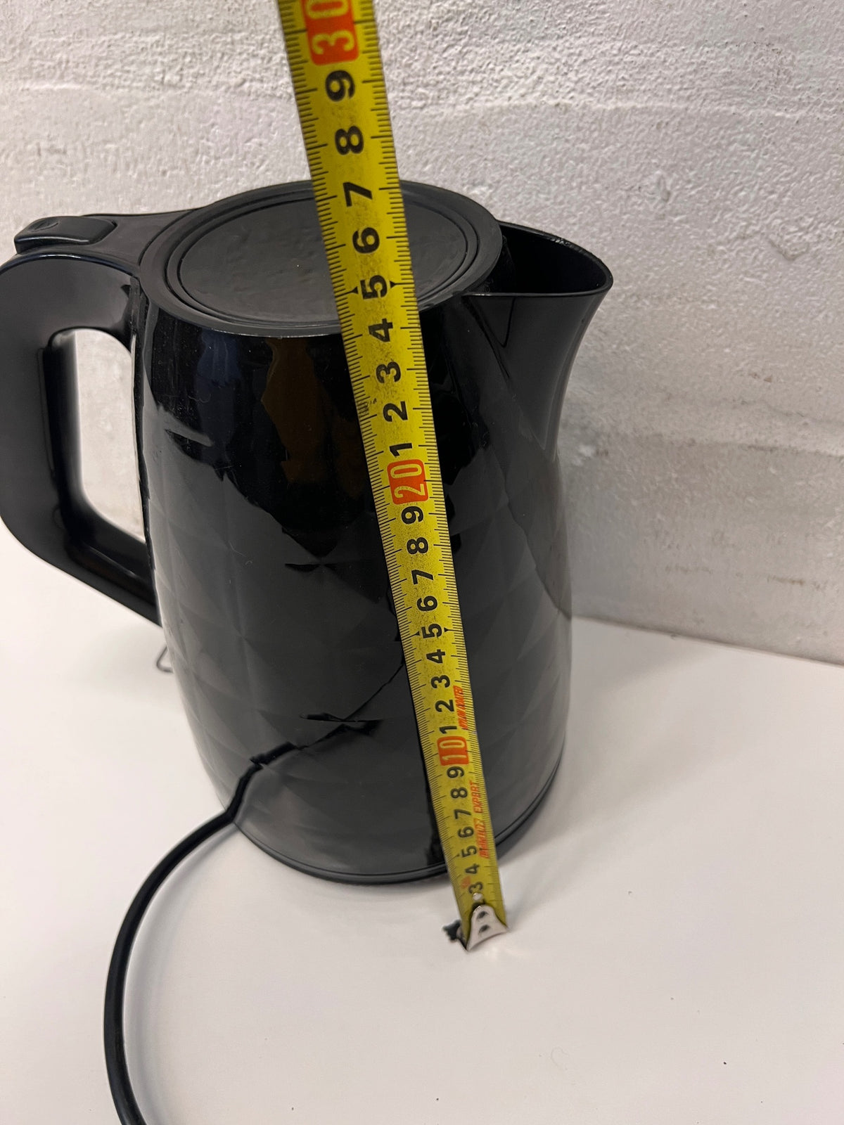 Defy Gloss Black Electric Kettle — Working with Heavy Surface Wear – height measurement