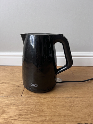 Defy Gloss Black Electric Kettle — Working with Heavy Surface Wear – styled product image