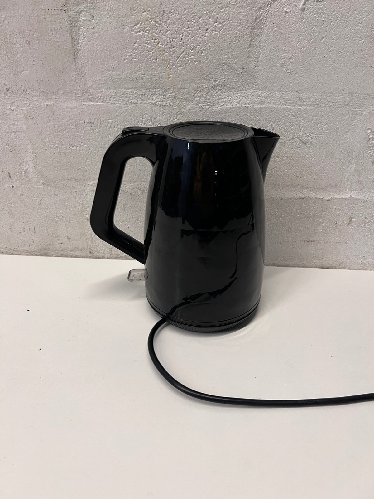 Defy Gloss Black Electric Kettle — Working with Heavy Surface Wear – top view
