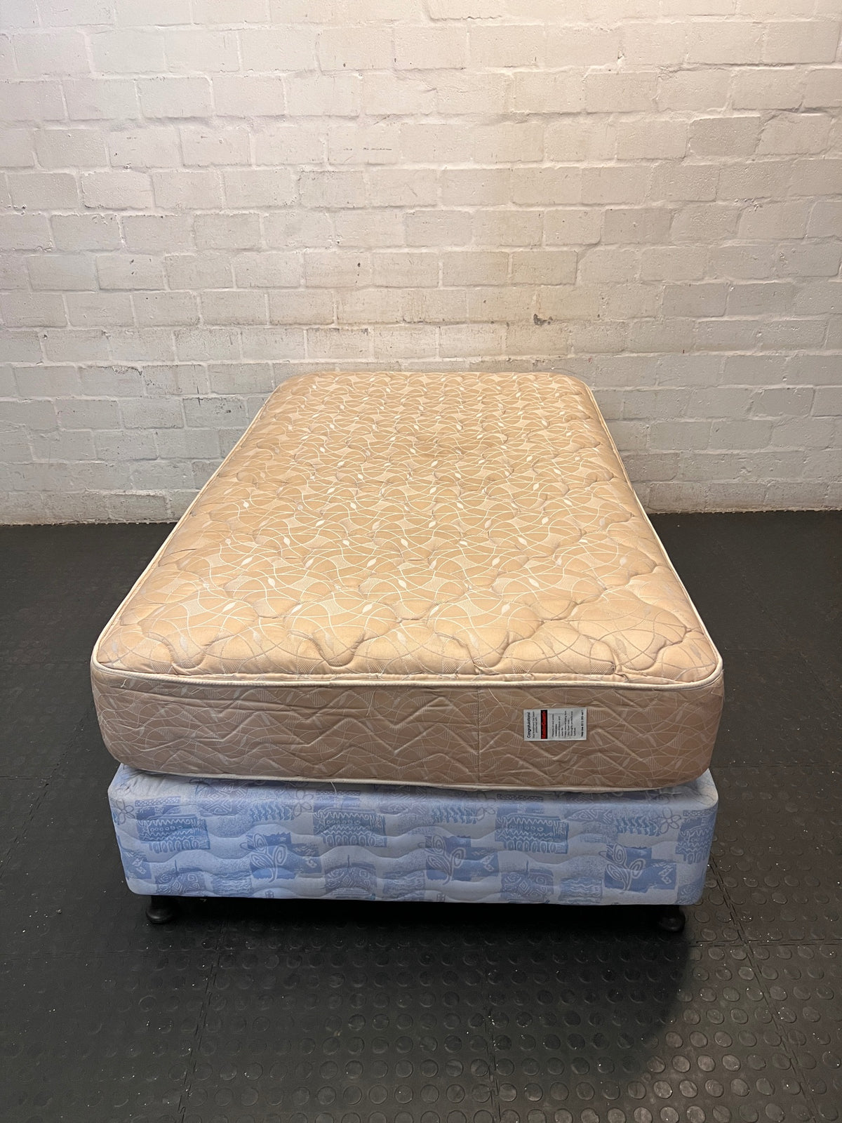Restonic Dream Unique Three Quarter Base Set — Great Condition Bed and Mattress Set – condition detail