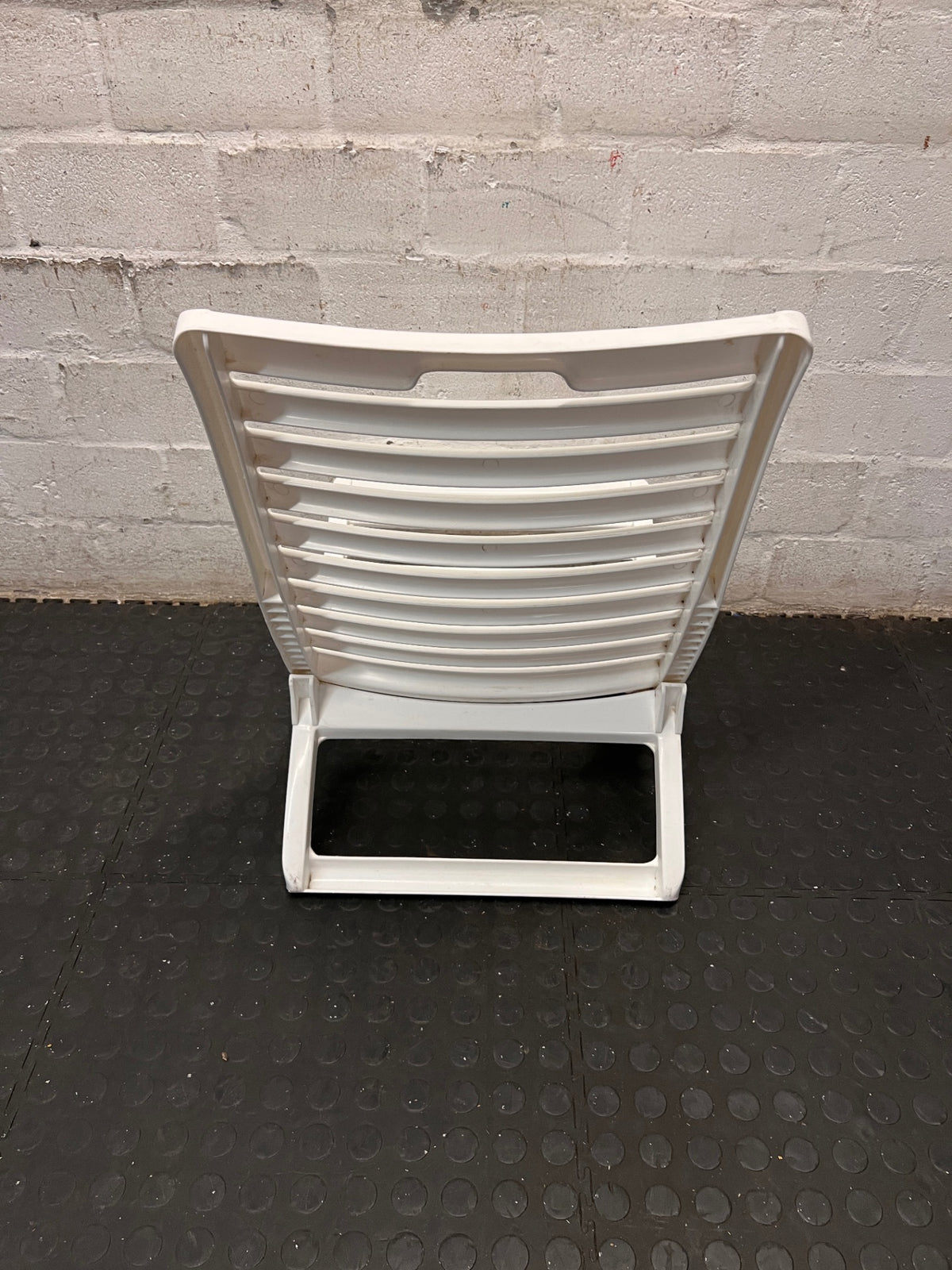 White Slatted Plastic Folding Chair – condition detail