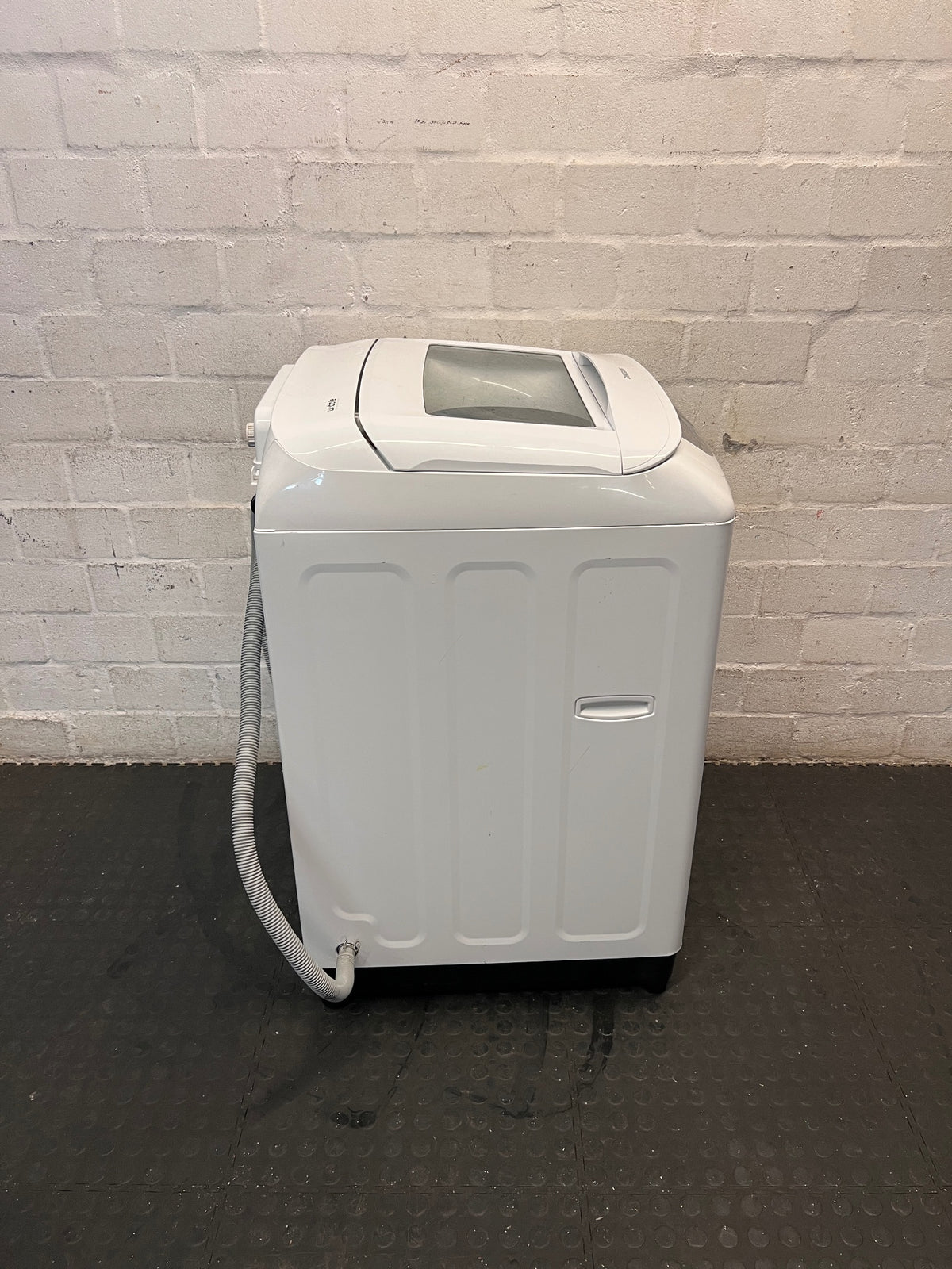 Samsung White Top Loader Washing Machine — Good Working Order – top view