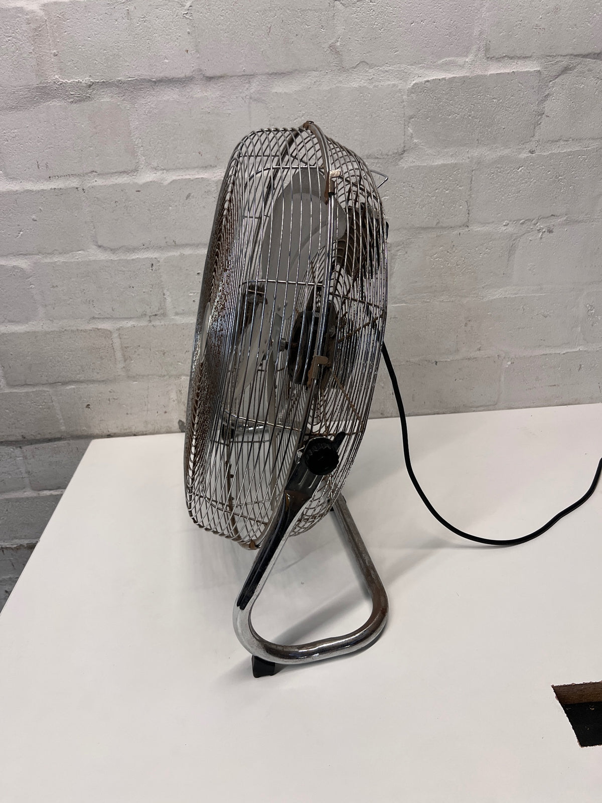 Russell Hobbs Silver Metal Floor Fan — Good Working Order with Surface Wear – side view