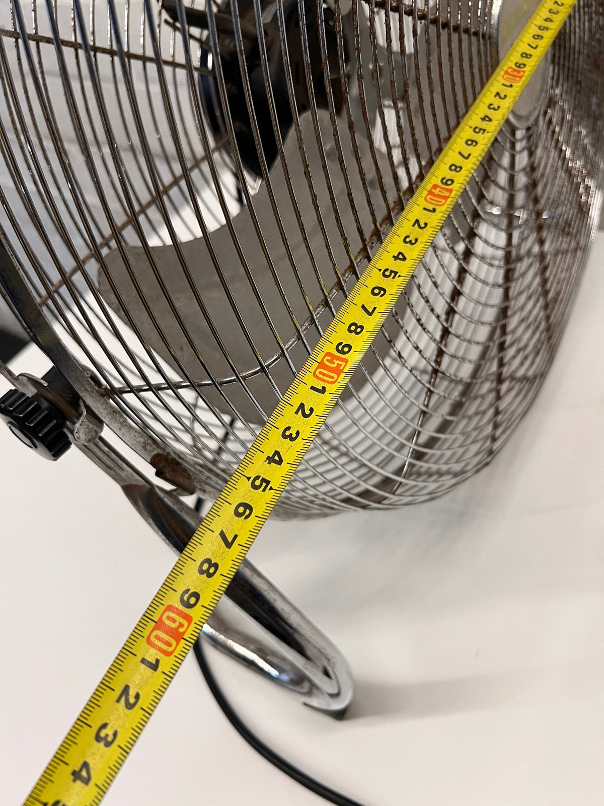 Russell Hobbs Silver Metal Floor Fan — Good Working Order with Surface Wear – width measurement