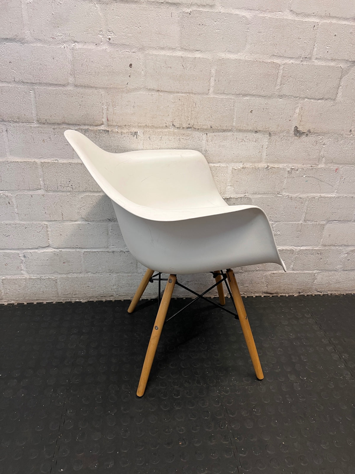 Moulded White Dining Chair with Tapered Wooden Legs — Visible Wear and Surface Marks – top view