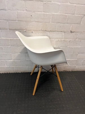 Moulded White Dining Chair with Tapered Wooden Legs — Visible Wear and Surface Marks – top view