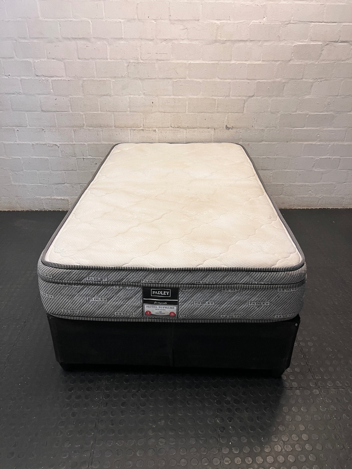 Padley Hotel Supreme 3/4 Base Set — Fair Used Condition – main front view