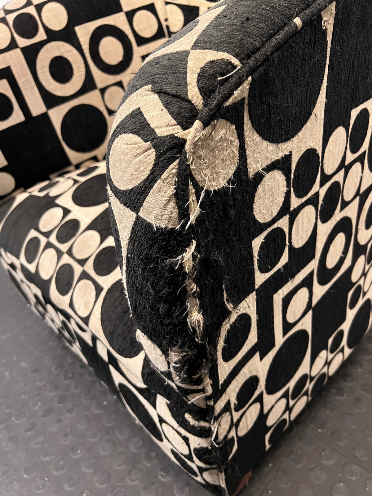 Geometric Pattern Tub Chair with Wooden Feet – condition detail