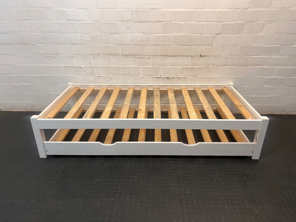 White Timber Single Bed Frame – condition detail