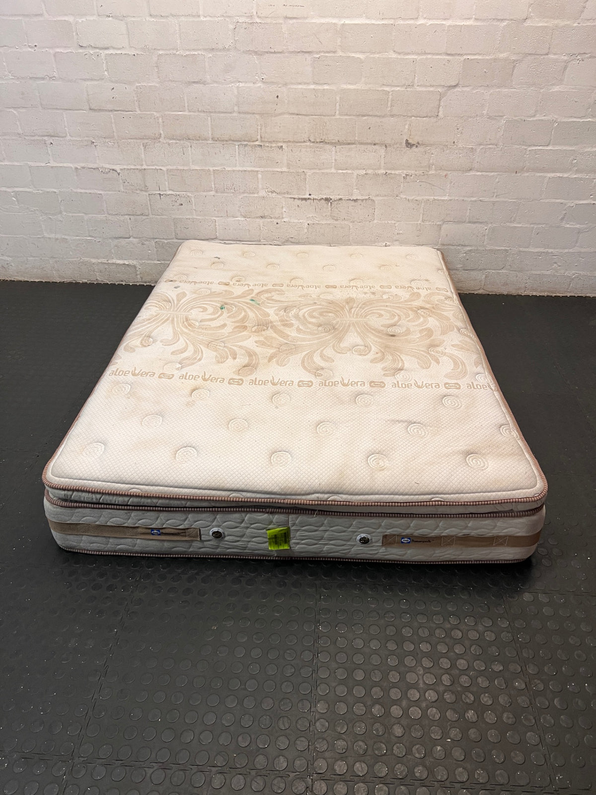 Sealy Posturepedic Double Mattress – back view