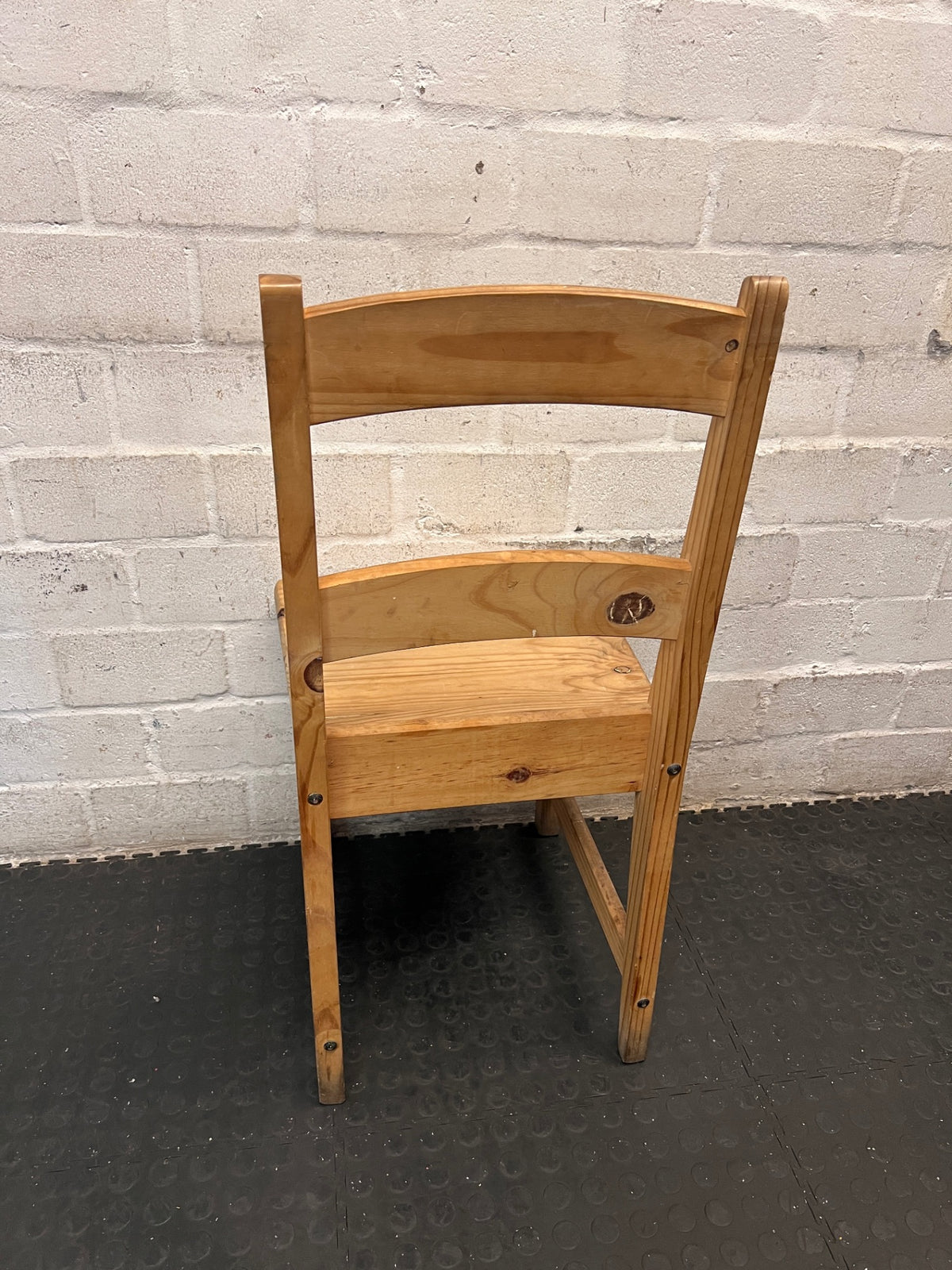Rustic Natural Pine Dining Chair – condition detail