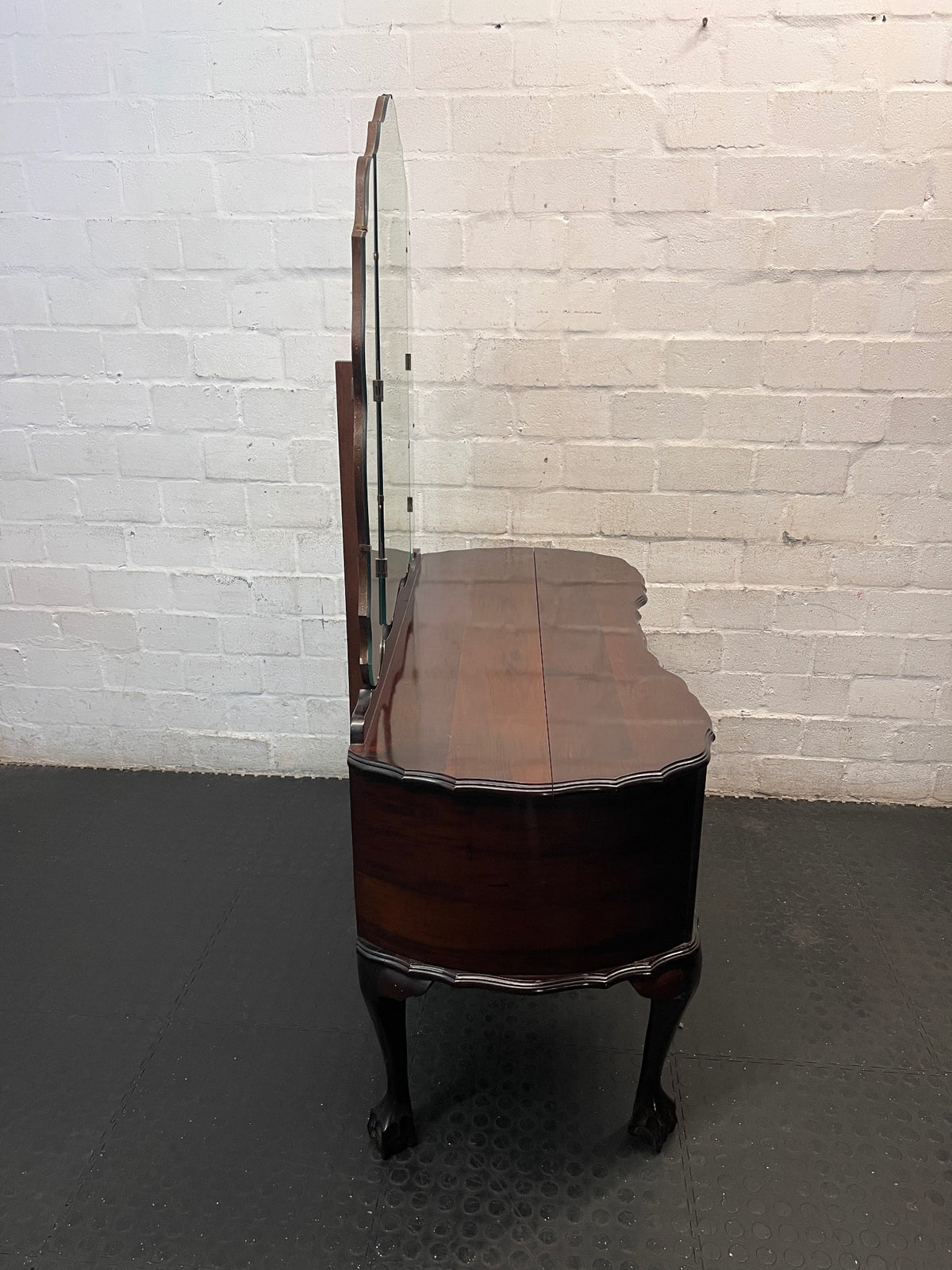 Vintage Style Triple Mirror Dressing Table with Ball & Claw Feet — Detached Side Mirror – top view
