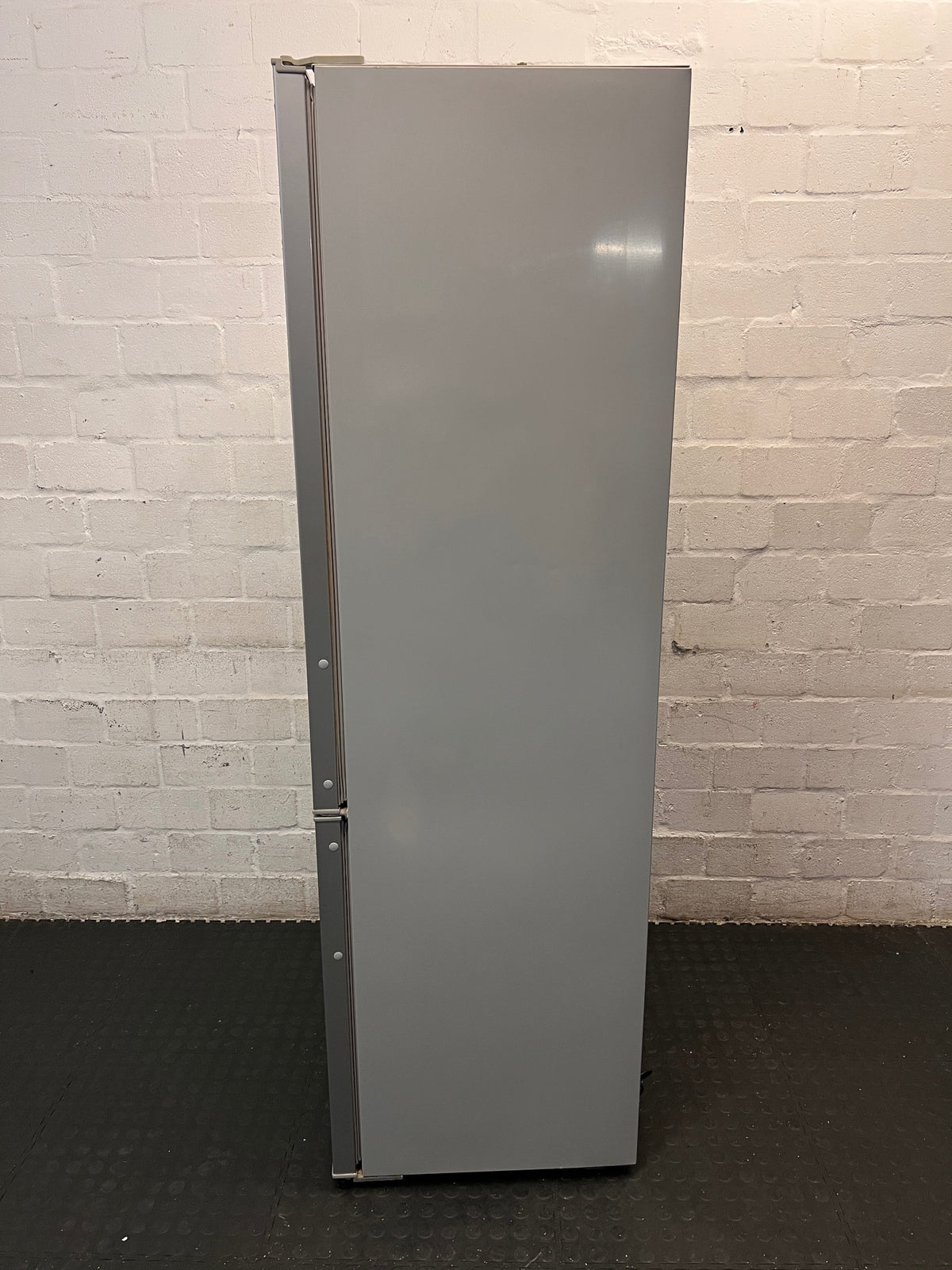 Hisense Silver Bottom-Mount Fridge Freezer — Working Well With Broken Internal Trays – condition detail