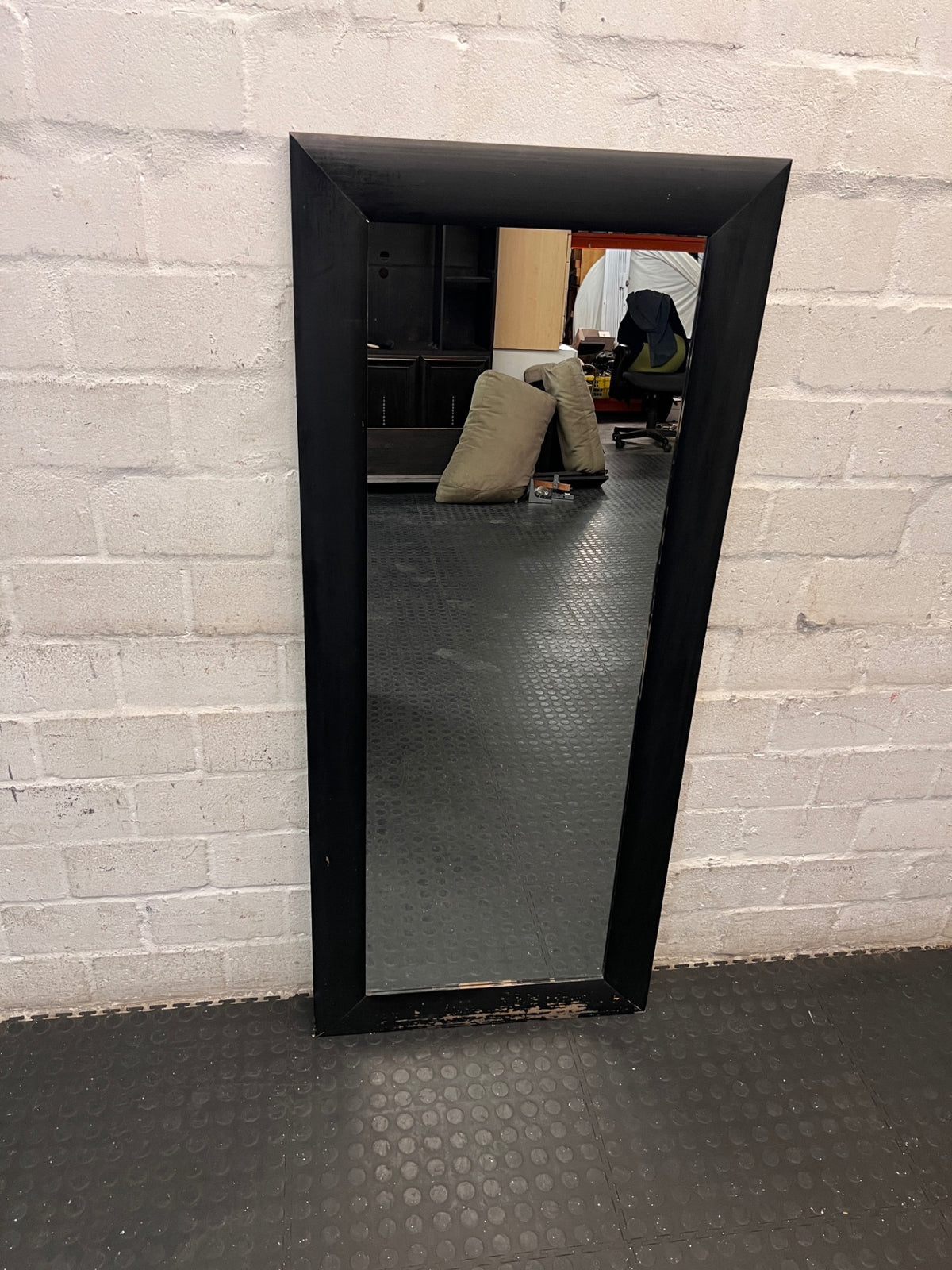 Tall Rectangular Mirror with Wide Dark Frame – side view