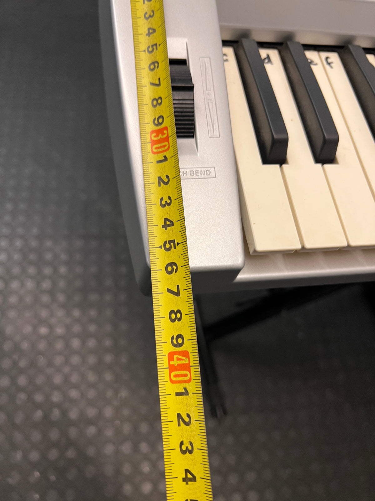 Sanchez Silver Electronic Keyboard with Stand — Good Working Order; Fair Condition – depth measurement
