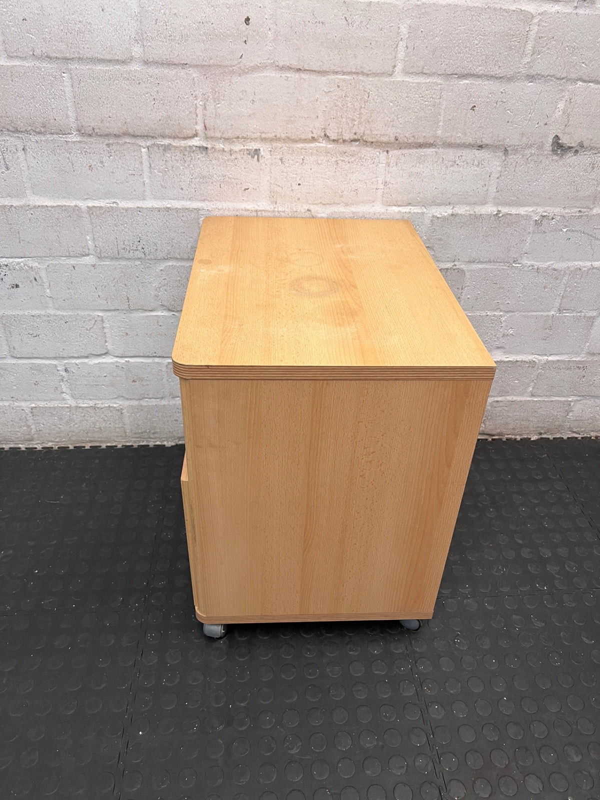 Mobile Light Wood Pedestal with Drawer and Cubby – condition detail