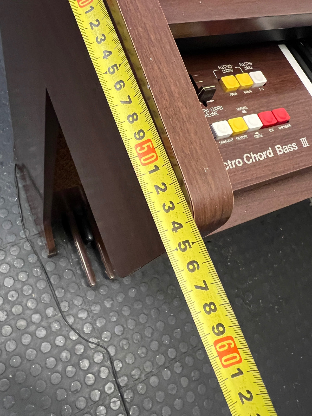 Kawai Brown Electronic Organ with Foot Pedals — Non-functional Keys – depth measurement