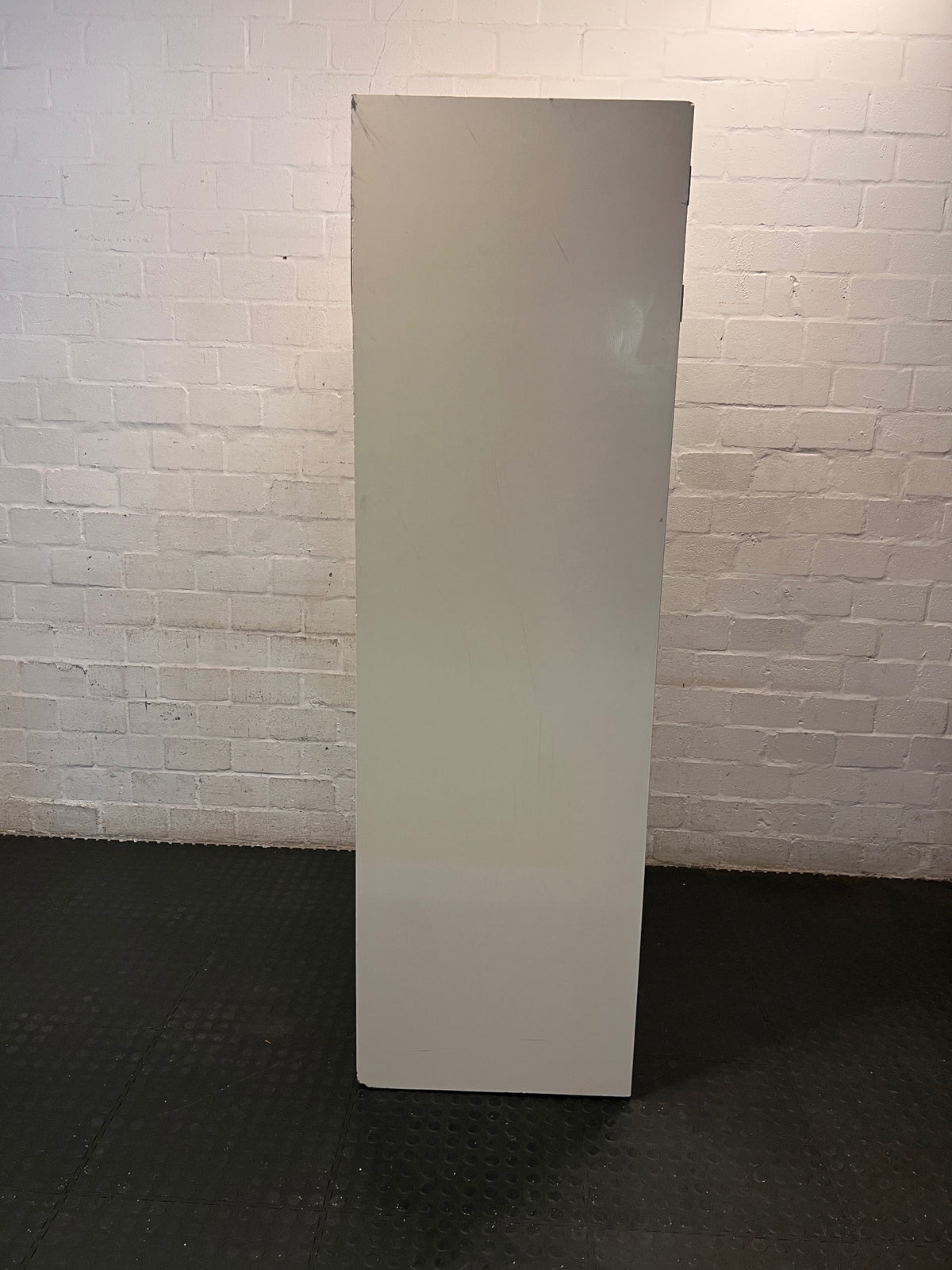 Tall White Wooden Dressing Table with Louvre Cupboard — Very Good Condition – condition detail