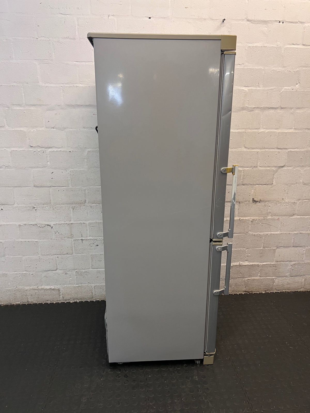 LG Expresscool Silver Fridge-Freezer — Noisy Compressor with Vibrations – condition detail
