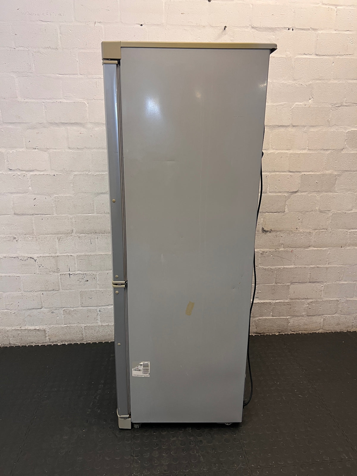 LG Expresscool Silver Fridge-Freezer — Noisy Compressor with Vibrations – top view