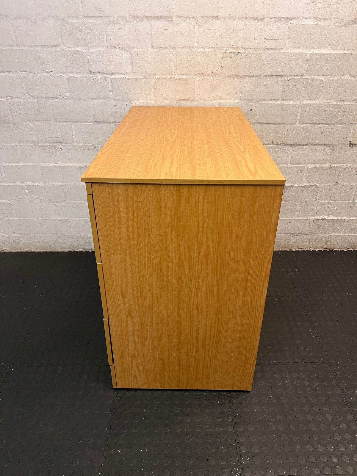 Optiplan 3-Drawer Filing Cabinet in Oak Finish — Good Condition with Keys – condition detail
