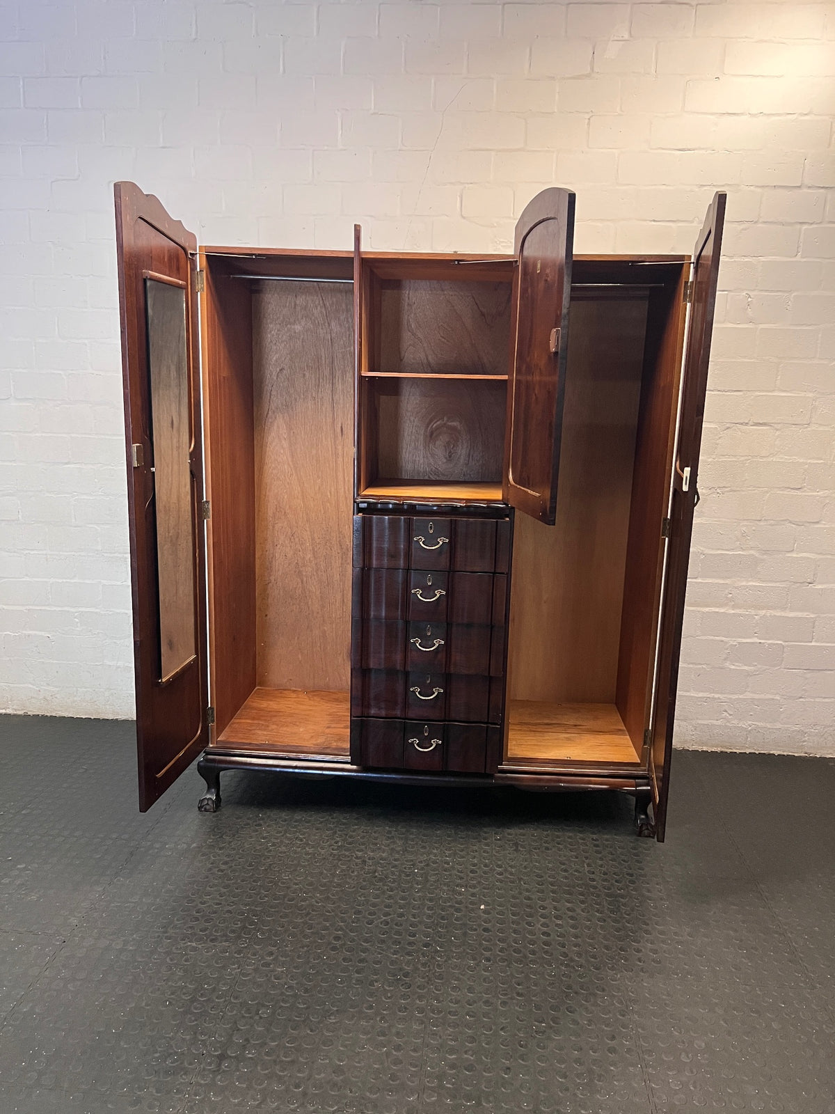 Vintage-Style Dark Wood 3-Door Wardrobe with Drawers — Loose Drawers and Non-Locking Doors – condition detail