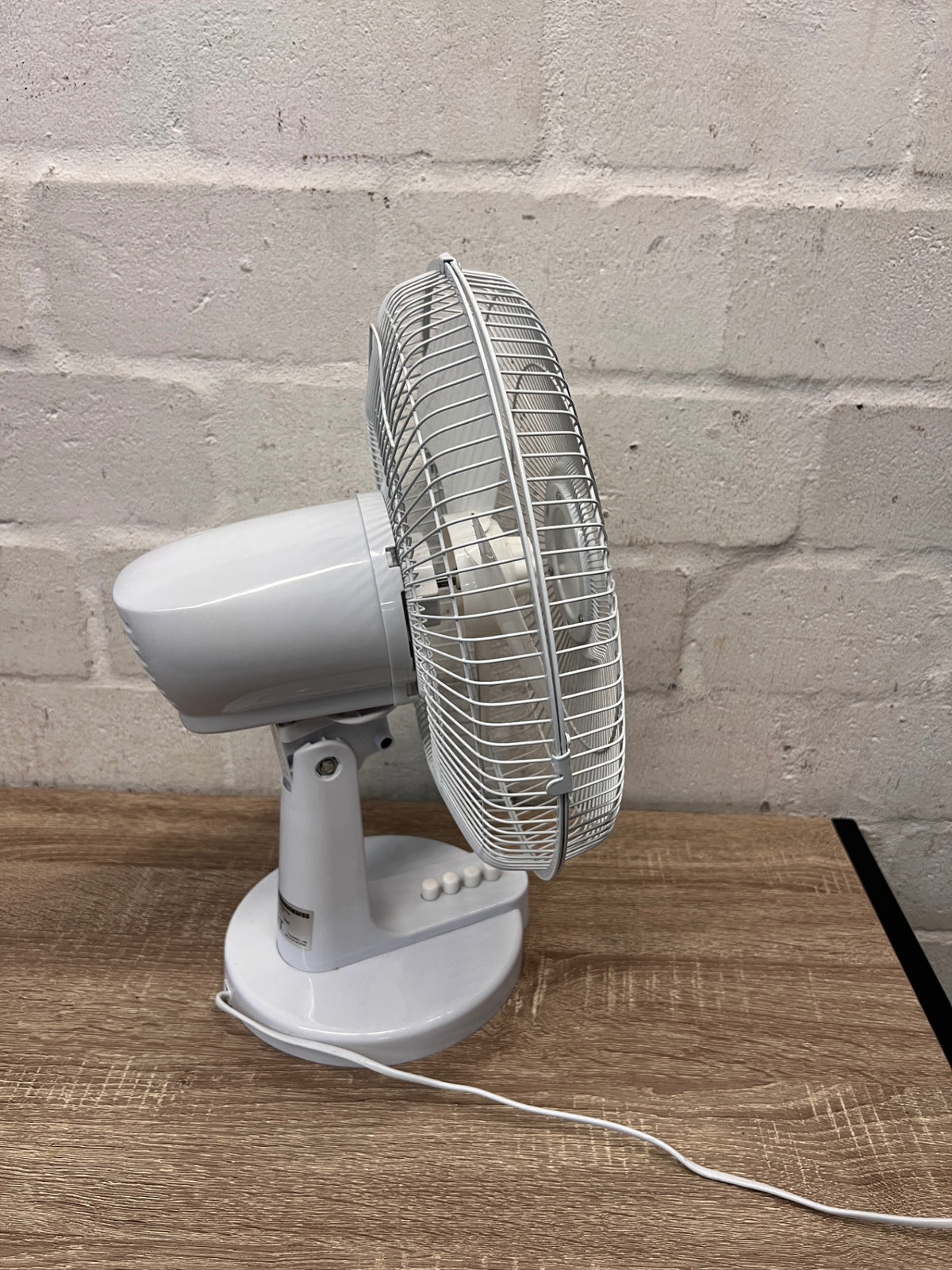 White Mellerware Oscillating Desk Fan — Good Working Order; Fair Condition – back view