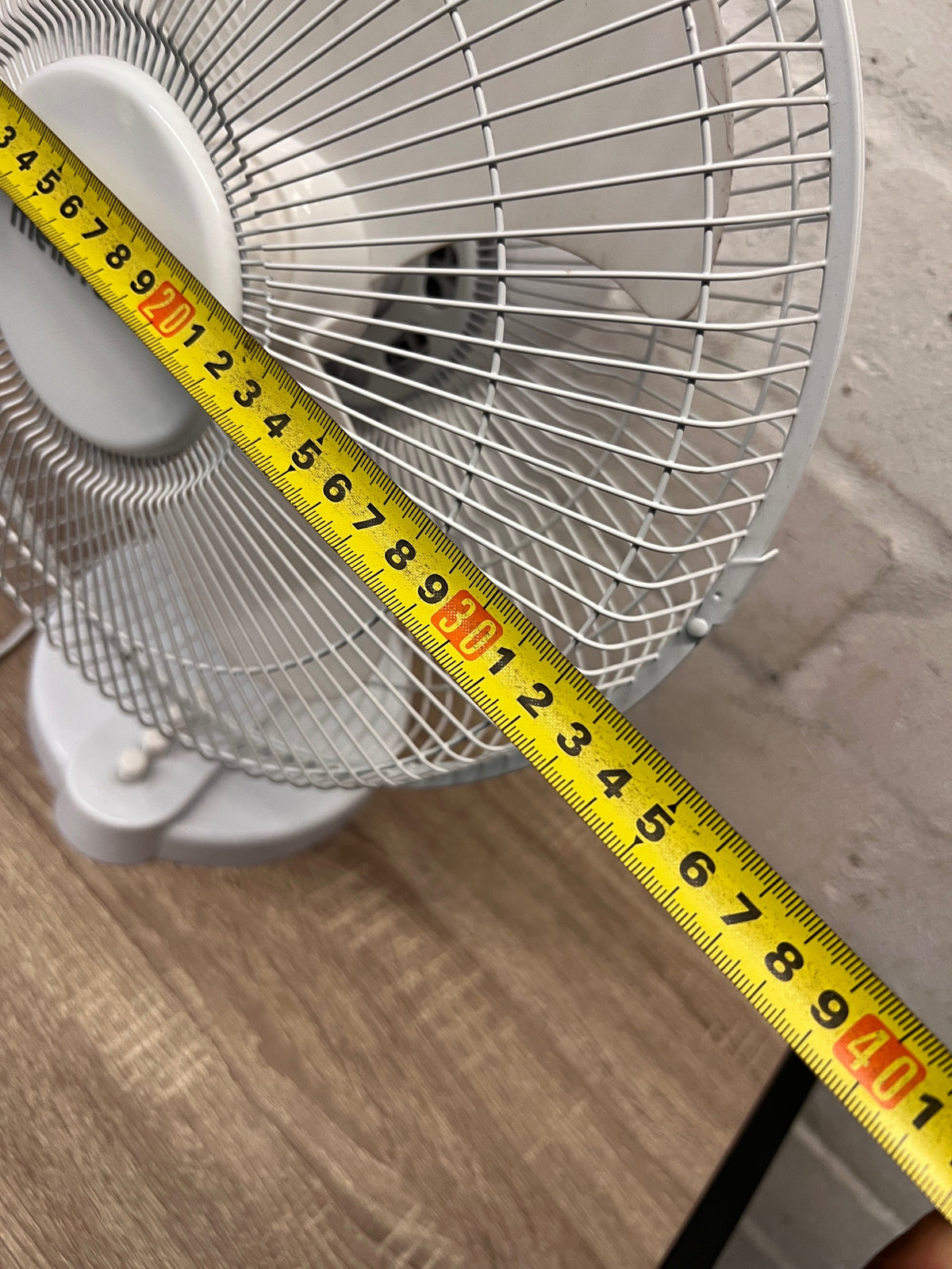 White Mellerware Oscillating Desk Fan — Good Working Order; Fair Condition – width measurement