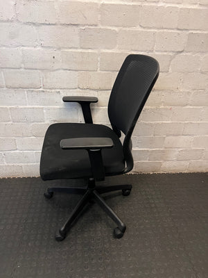 Black Mesh Back Swivel Office Chair with Armrests — Fair Condition with Visible Wear – side view
