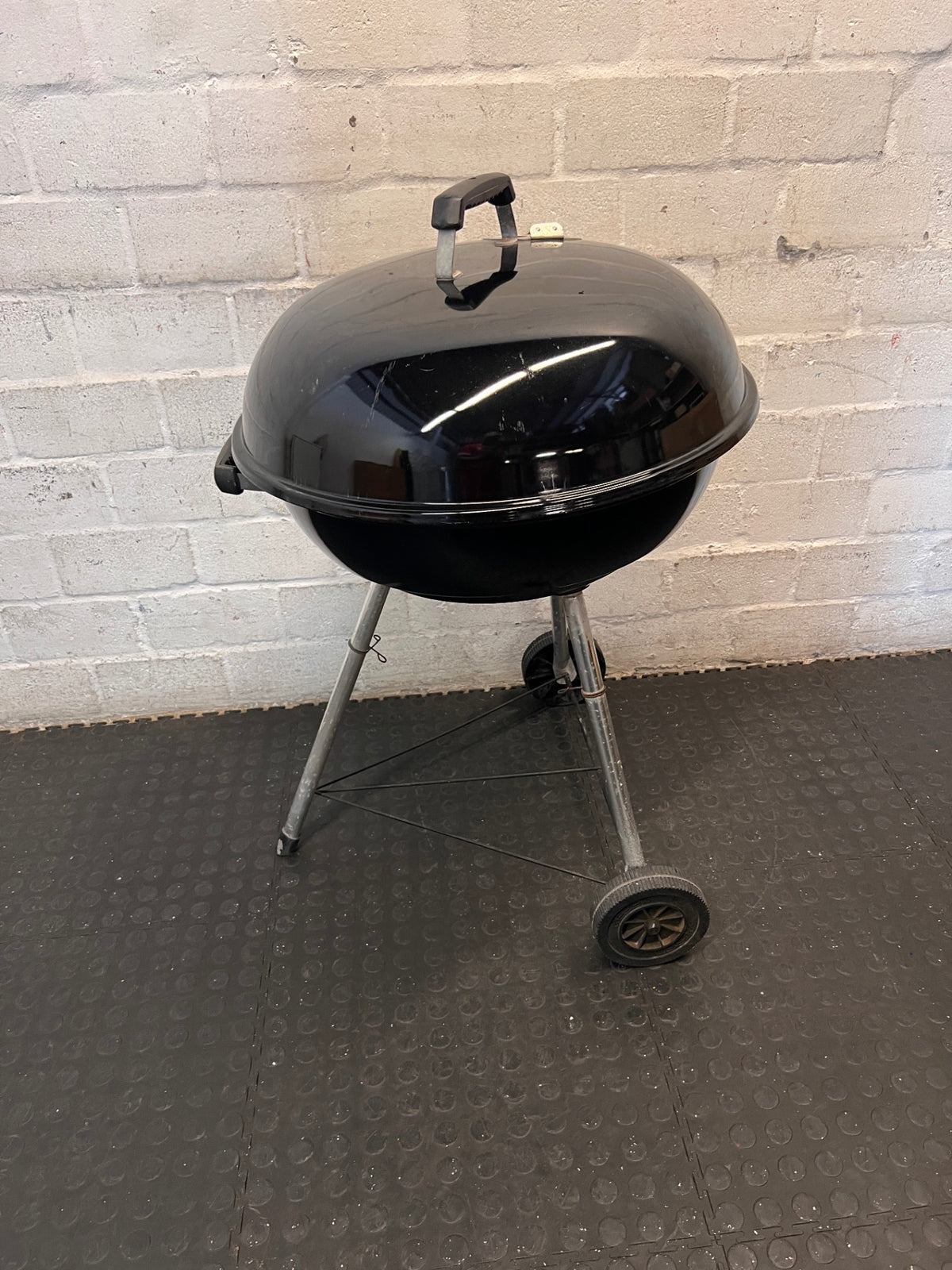 Black Weber Kettle Braai — Good Working Order – top view